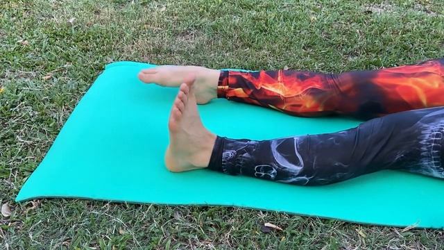 Как убрать тяжесть в ногах// Разминка для стоп смотреть онлайн