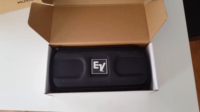 EV RE320 Mikrofone Unboxing смотреть онлайн
