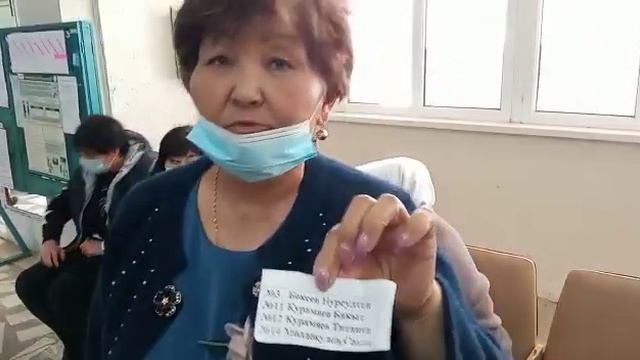 Участок №7247 в селе Чат-Куль Сокулукского района. Избирателям выдают "шпаргалки" смотреть онлайн