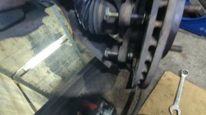 не снимается тормозной диск