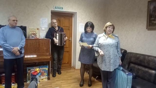 Вручение подарков Галине смотреть онлайн