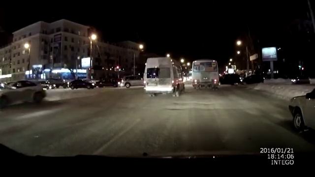 Как ездят маршрутки в Челябинске [21.01.2016] смотреть онлайн