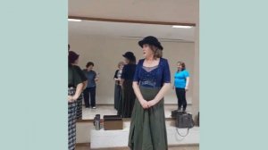 Роза Люксембург и Клара Цеткин придумывают 8 Марта