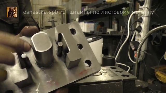 Ремонт штампа для обрезки и пробивки согнутой детали. смотреть онлайн