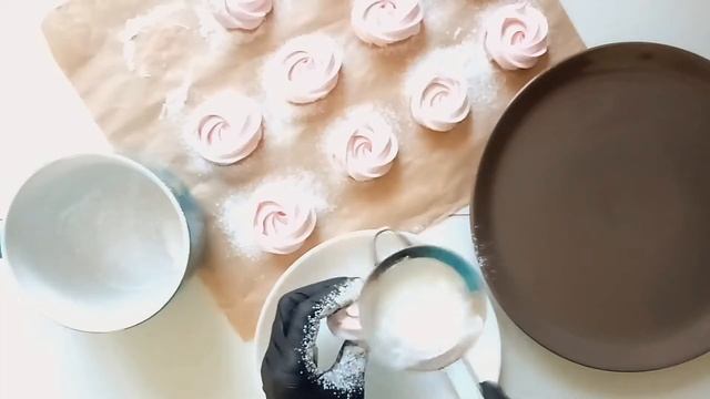 Зефир. Часть 4. Покрыть зефир сахарной пудрой / Part 4. Cover The Marshmallow With Powdered Sugar