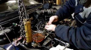 Установка вкладышей, правильно ставим поршень в цилиндр, как правильно поставить шатунный бугель.