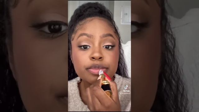 COLOR CHANGING LIPSTICK?! смотреть онлайн