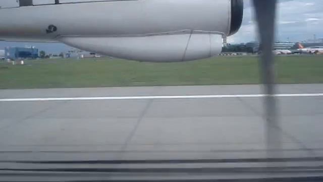Landing in Prague Ruzyne смотреть онлайн