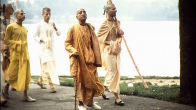 Шрила Прабхупада -  Утренние прогулки. (Ведическая Мудрость)