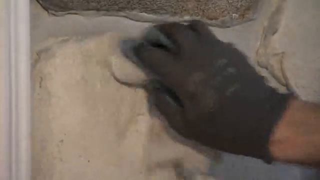 Затишна оселя: фарбуємо штучний камінь