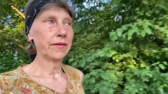 А ещё делать салат.Кто то сильно переживает за мою липу.Мой охранник ?, ревнует. смотреть онлайн