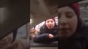 Умар Сильдинский читает перед Хабибом Нурмагомедовым