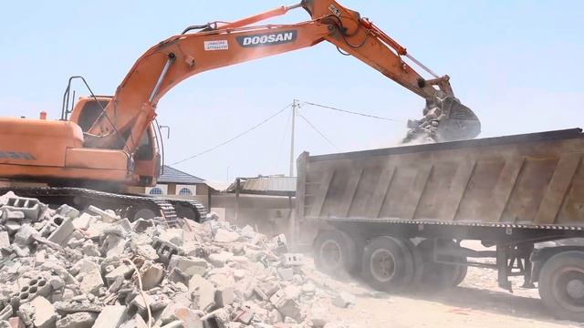 DOOSAN 225Lca ￼ Mercedes 20￼ 20