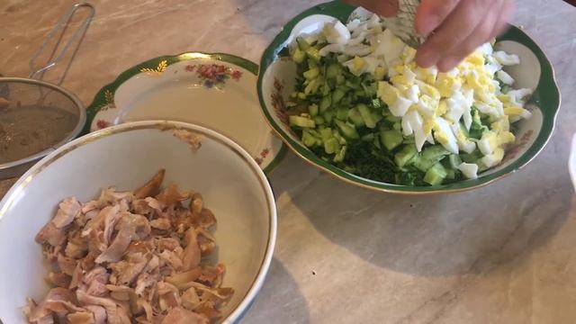 Салат с копченой курицей фасолью и огурцами. Готовлю как на праздник, так и в будни. смотреть онлайн