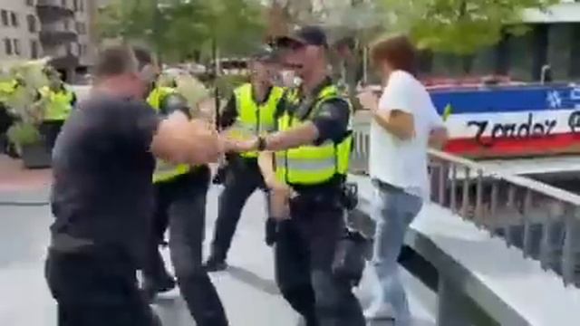 Полиция Нидерландов против фермеров смотреть онлайн