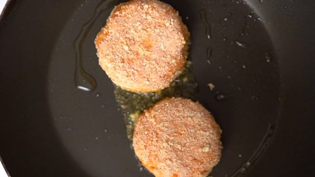 RECIPE | БУРГЕР БЕЗ МЯСА. ГОТОВИМ МОРКОВНЫЕ КОТЛЕТЫ смотреть онлайн