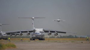 Десантирование подразделений из Ил-76 в ходе совместного учения ВДВ и ВТА