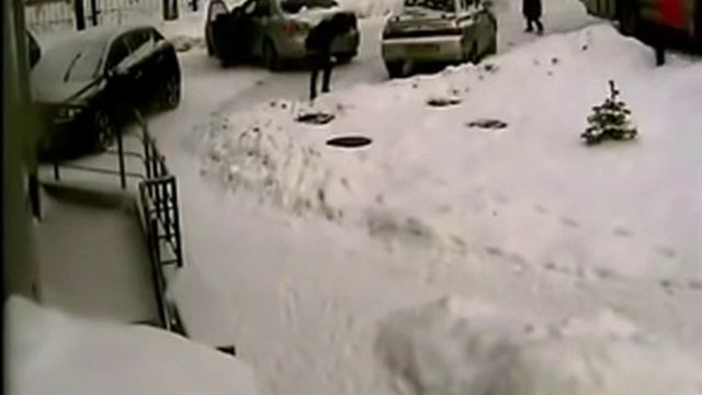 Баба за рулём раздавила свою подругу! смотреть онлайн