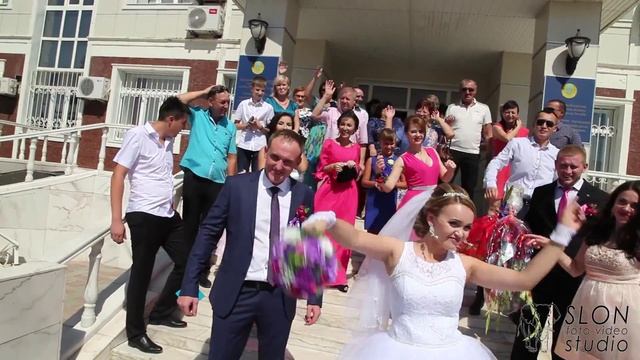 Веселый, зажигательный свадебный клип.Slon studio Актобе смотреть онлайн