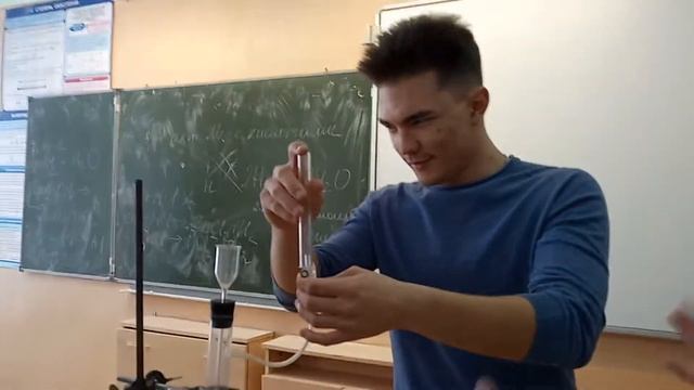 Химическая реакция. Цинк Zn в соляной кислоте HCL смотреть онлайн