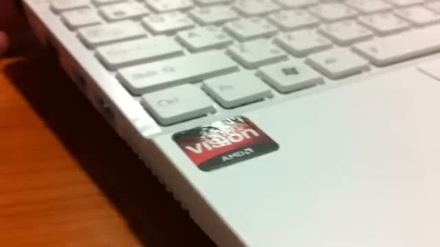 Unboxing Asus eeePC 1015B - AMD Fusion смотреть онлайн