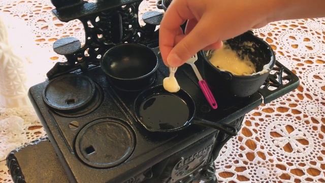 Miniatures with Mary Kate: Chocolate Chip Strawberry Pancakes смотреть онлайн