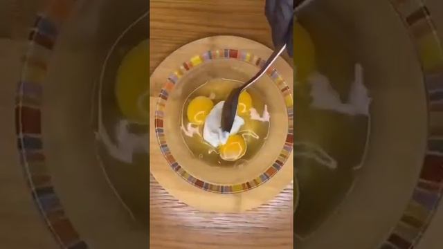 КУРИЦА ПОД ШУБКОЙ #ютуб #блогер#2023 #еда #едадомашняя #едимдома#курица#помидоры#томаты#ужин смотреть онлайн