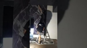 Монтаж гибкого камня на гипсокартон. Монтаж гибкого мрамора. Монтаж мраморных обоев.