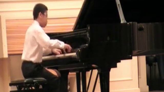 Hoang Anh playing M. Glinka Solovey смотреть онлайн