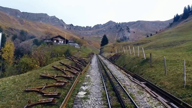 Вид из кабины машиниста. Маршрут: Brienz Rothorn Bahn (Switzerland) смотреть онлайн
