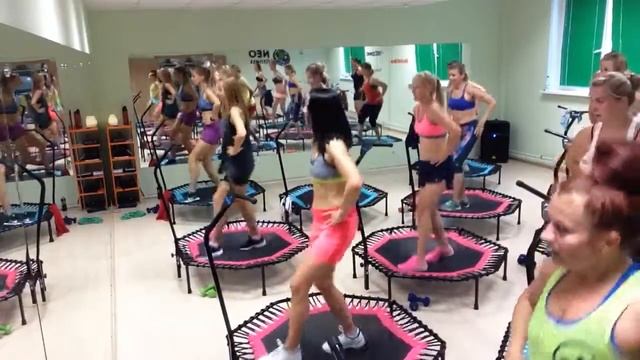 Jumping Fitness "KALINKA" | Фитнес на батуте смотреть онлайн