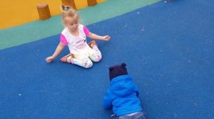 МАЛЫШ УБЕЖАЛ С КОЛЯСКОЙ сборник  Эльвира и братик Райан играют в прятки