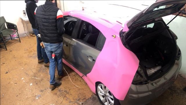 Opel Corsa - подготовка к оклейке и смена цвета смотреть онлайн