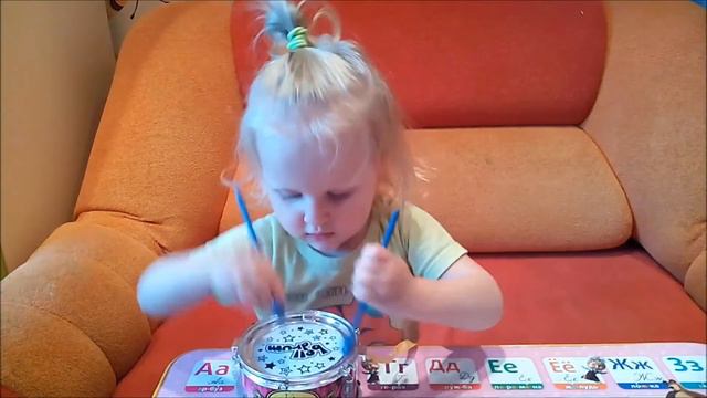 БАРАБАН!! Аня барабанщица! играем на барабане! смотреть онлайн