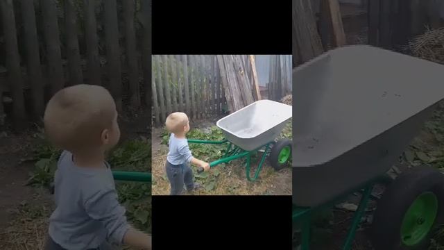 Маленький помощник #уборка #мусор #благоустройствоучастка #домвдеревне #дача смотреть онлайн
