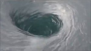 мощный водоворот