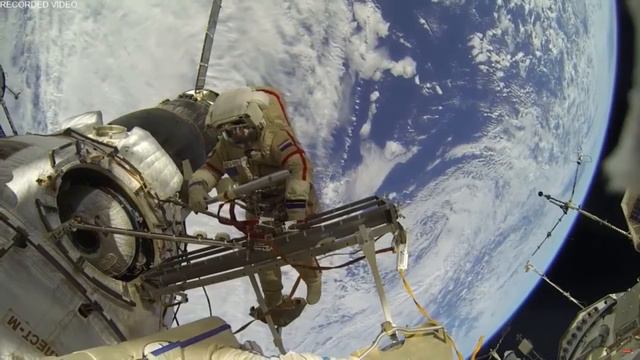 Пузыри воздуха в "космосе" у МКС. Преподносят их как НЛО. смотреть онлайн