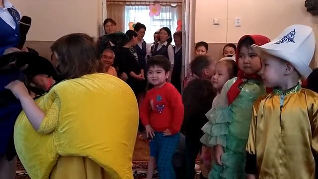 ДОО №12 детский сад, г.Бишкек сюрприз родителям. смотреть онлайн