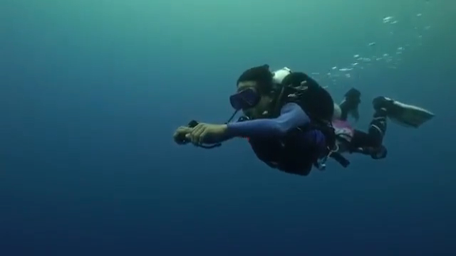 Компактный подводный двигатель для дайверов смотреть онлайн