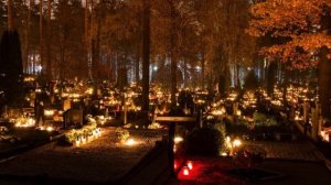 Почему ночью светятся свежие могилы