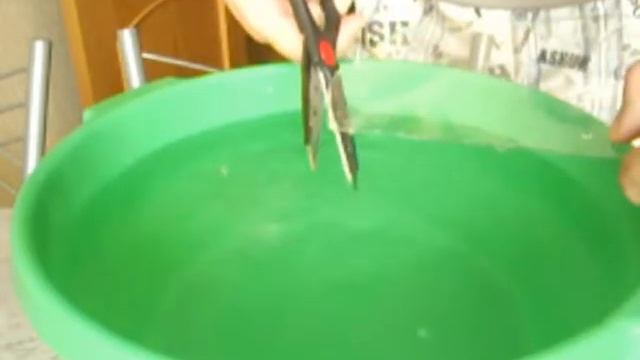 Режем стекло ножницами смотреть онлайн