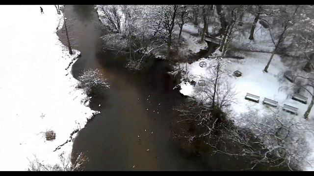 Leeds Golden Acre Park in the snow, SG906 PRO drone footage from January 2021 смотреть онлайн