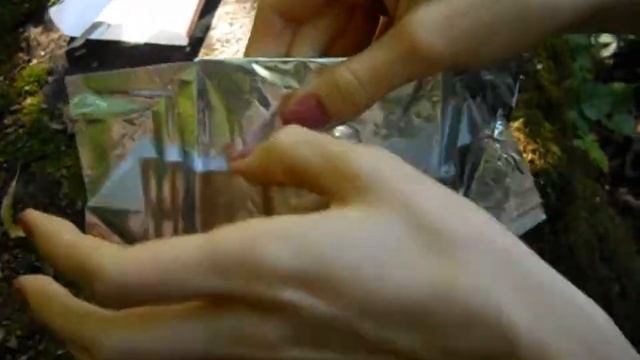 Шоколад "Дикая черника" 54% какао, молочный - распаковка в лесу | midvi.shop смотреть онлайн