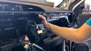 Установка магнитолы TEYES на Toyota Hilux Pick Up AN120 2015-2020