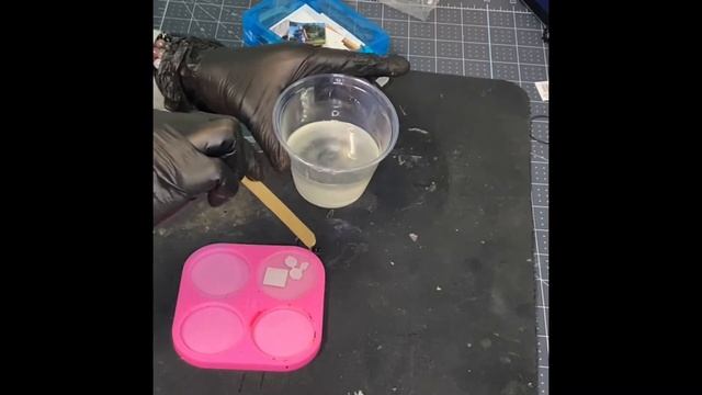 Epoxy Crayon & Candy Sprinkle Coasters смотреть онлайн
