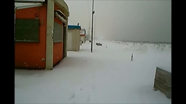 Bellaria Igea Marina - Passeggiata sulla spiaggia innevata - 03/02/12 смотреть онлайн
