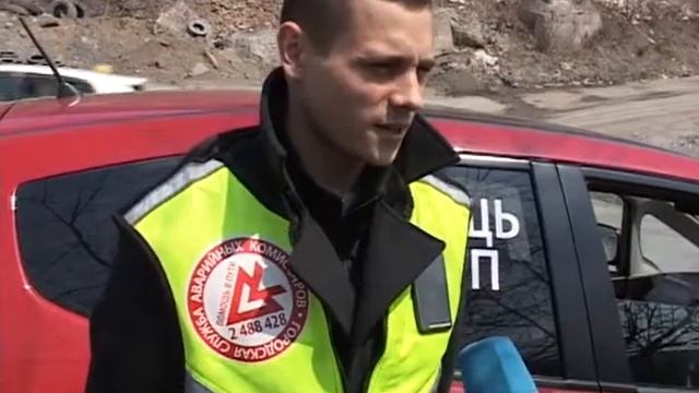 Столкновение внедорожника и минивена на улице Светланской смотреть онлайн