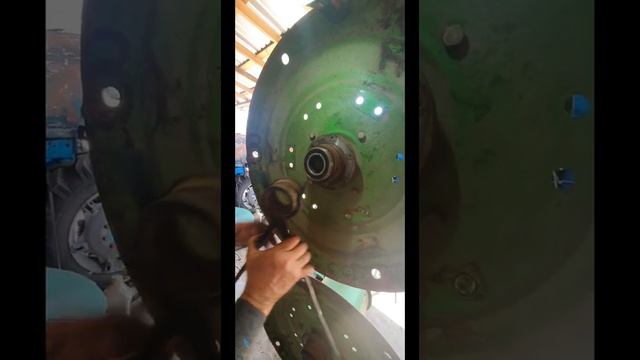 Ремонт турецкой роторной косилки.Repair of turkish rotary mower. #косилка#ремонт#turkish#mower смотреть онлайн