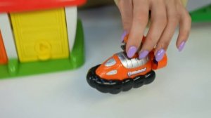 Маленькая Вера и Медведь влог - Цветные машинки - Развлечения для детей малышей