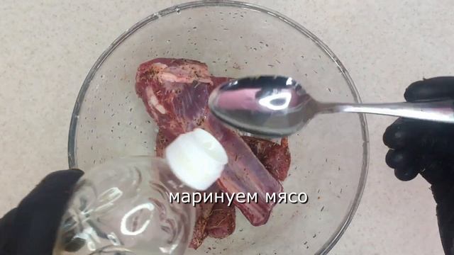 Мясо на кости с запечёным картофелем смотреть онлайн